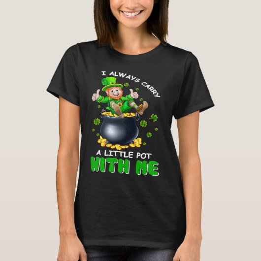 I Always Carry A Little Pot With Me Funny St Patri Tシャツ (正面)