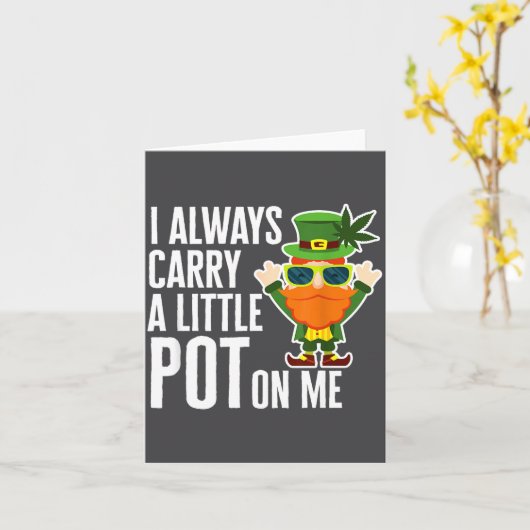 I Always Carry T On Me Funny Lucky St Patricks Day カード (黄色い花)