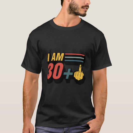 I Am 30 Plus中指グラフィック31おもしろいTh Birt Tシャツ (正面)