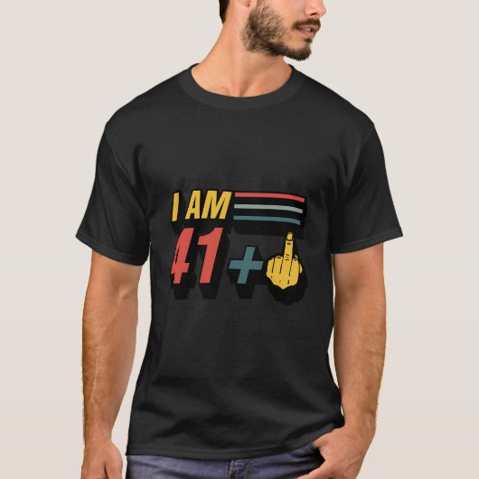 I Am 41 Plus中指グラフィックおもしろい42番目のバード Tシャツ (正面)