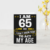 I Am 65 Year Old Birthday Don't Know How To Act My カード (黄色い花)