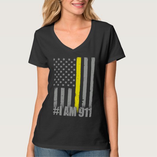 I Am 911  Thin Gold Line Flag  Police Dispatcher Tシャツ (正面)