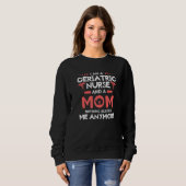 I Am A Geriatric Nurse And A Mom Nothing Scares Me スウェットシャツ (正面フル)