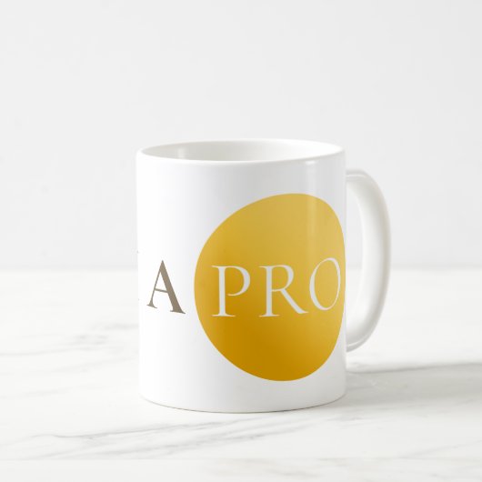 I AM A PRO | Elegant Gold Circle Motivational Mug コーヒーマグカップ (正面右)
