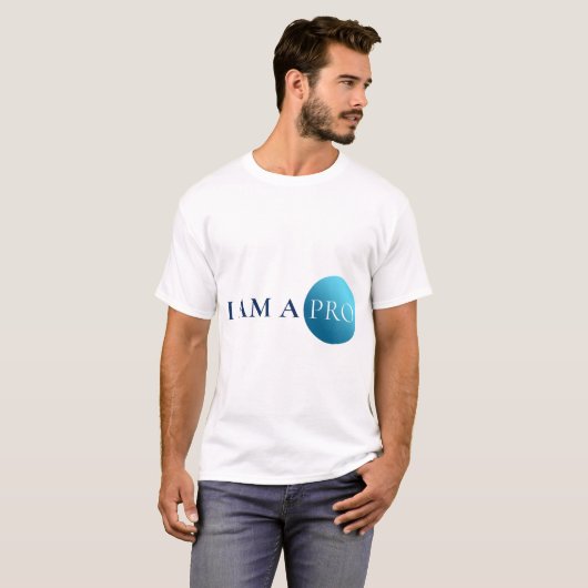 I AM A PRO | Empowerment Minimalist Tシャツ (正面フル)