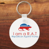 I am a R.A.T: Republican Against Trump キーホルダー (正面)