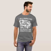 I Am A Simple Man I Like Muscle Cars And Believe I Tシャツ (正面フル)