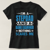 I Am A STEPDAD And A Bank Examiner Nothing Scares Tシャツ (デザイン正面)