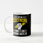 I Am Electrician And A Dad Nothing Shocks Me, Fath コーヒーマグカップ (左)