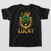 I Am Lucky – シンボはっきりしたルTシャツデザイン Tシャツ (レイダウン裏面)