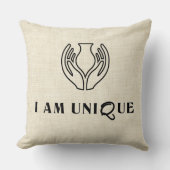 “I AM UNIQUE” シンプルデザイン クッション (正面)