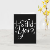 I Asked I Said Yes Engagement Reveal Announcement カード (黄色い花)