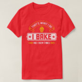 I Bake And I Know Things That's What I Do Baking  Tシャツ (デザイン正面)