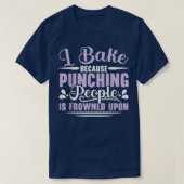 I Bake Because Punching People Is Frowned Upon Bak Tシャツ (デザイン正面)
