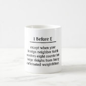 I Before E Except Holiday コーヒーマグカップ (中央)