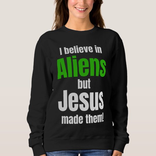 I believe in Aliens but Jesus made them スウェットシャツ (正面)