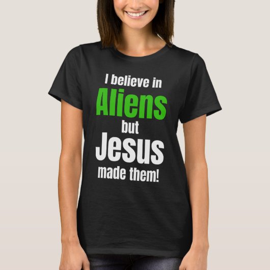 I believe in Aliens but Jesus made them Tシャツ (正面)