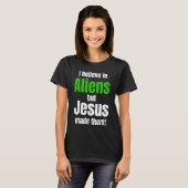 I believe in Aliens but Jesus made them Tシャツ (正面フル)