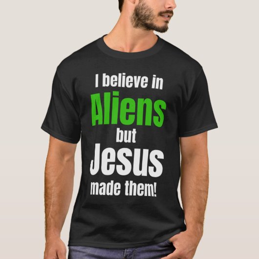I believe in Aliens but Jesus made them Tシャツ (正面)