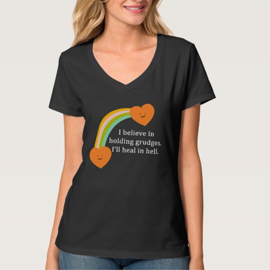 I Believe In Holding Grudges Rainbow Heart Tシャツ (正面)