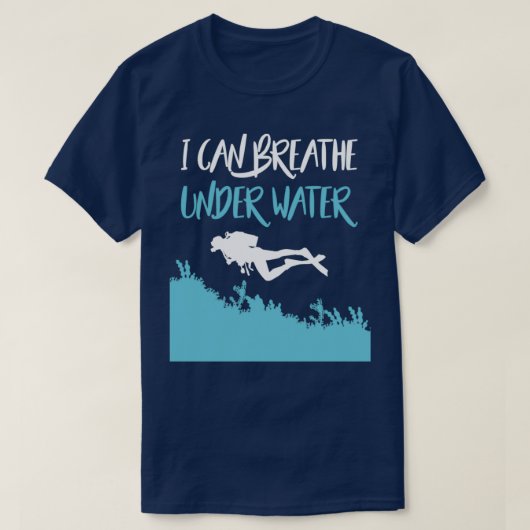 I Can Breathe Under Water Funny Diver Scuba Diving Tシャツ (デザイン正面)