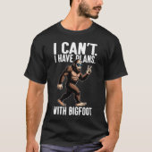 I Can't I Have Plans With Bigfoot Funny Sasquatch  Tシャツ (正面)