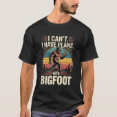 I Can't I Have Plans With Bigfoot Funny Sasquatch  Tシャツ (正面)