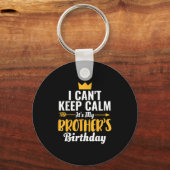 I Cant Keep Calm Its My Brother's Birthday T-s キーホルダー (正面)