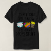 I Can't Talk Right Now I'm Doing Mom Stuff Funny M Tシャツ (デザイン正面)