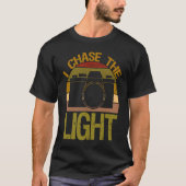 I Chase The Light Camera Aperture Focal Length Tシャツ (正面)