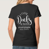 I close deals in heels real estate agent girl boss tシャツ (裏面)