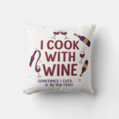 I Cook With Wine Funny Throw Pillow - Kitchen Deco クッション (正面)
