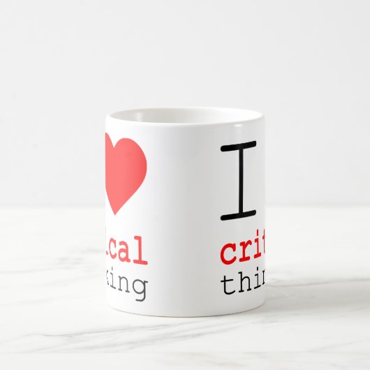 I ❤️ Critical Thinking v2 コーヒーマグカップ (中央)