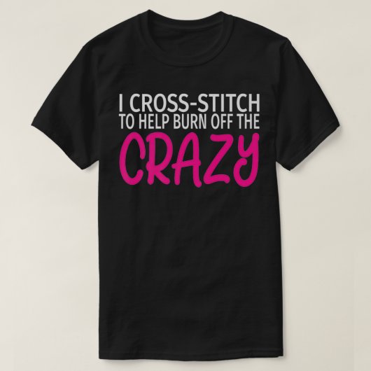 I Cross Stitch to Burn Off The Crazy Funny CrossS Tシャツ (デザイン正面)