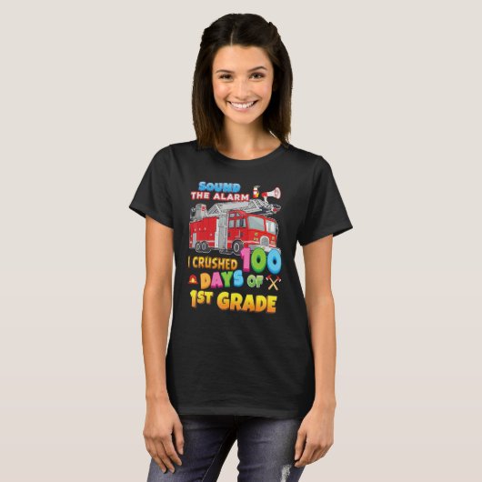 I Crushed 100 Days Of 1st Grade Fire Truck 100th D Tシャツ (正面フル)
