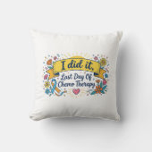 I Did It – Last Day of Chemotherapy Celebration T- クッション (正面)