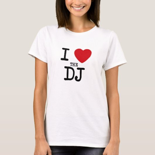 I DJレディースがティーにのせるハート Tシャツ (正面)