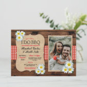 I DO BBQカップルシャワー素朴デイジーフラワーフォト 招待状 (スタンド正面)