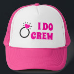 I Do Crew | She Do Crew 花嫁 いい子 キャップ<br><div class="desc">レトロな70年代のタイポグラフィをテーマにした、結婚式前の花嫁や友人たちへの楽しいデザイン。春と夏のパーティーにぴったりな「I Do Crew」というメッセージや、ピンクのハートと婚約指輪のユーモアのあるフレーズが特徴の、モダンでおしゃれなレトロデザイン。</div>