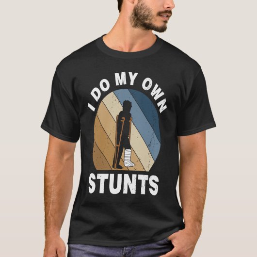 I Do My Own Stunts Broken Leg Recovery Tシャツ (正面)