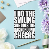 I Do The Smiling She Does The Background Checks アクリル招待状 (インサイチュ (ウェディング))