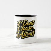 I Don't Chase I Attract Gold Script Quote Tee ツートーンマグカップ (中央)
