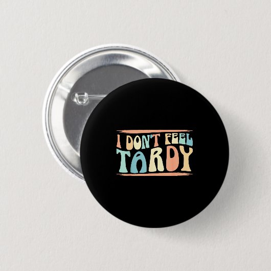 I Don't Feel Tardy Tardiness Funny Sayings Distres 缶バッジ (正面&裏面)
