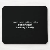 I Don't Mind Getting Older, My Body Is Taking It B マウスパッド (正面)