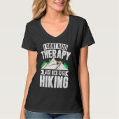 I Don't Need Therapy I Need to Go Hiking Tシャツ (正面)