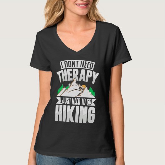 I Don't Need Therapy I Need to Go Hiking Tシャツ (正面)