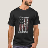 I Don't Run I Reload Gun Flag (on back) Tシャツ (正面)