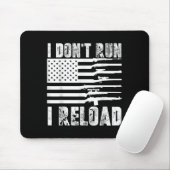 I Dont Run I Reload Pro Guns American Flag Patriot マウスパッド (マウス)