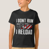 I Dont Run I Reload Usa Flag Pro Guns Funny Gun  Tシャツ (正面)