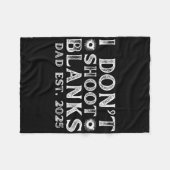 I Dont Shoot Blanks Dad Est 2025 Gender Reveal Fun フリースブランケット (正面(横))